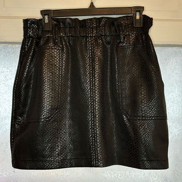 Haute Monde Dresses & Skirts - Haute Monde Women’s Black Animal Print Snakeskin Mini Skirt Elastic Waist Medium